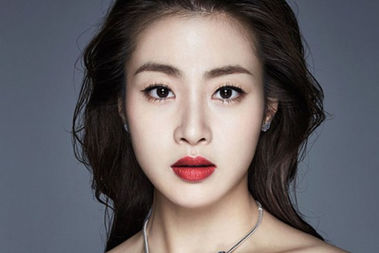 Sau 3 năm chia tay Hyun Bin, Kang Sora bất ngờ thông báo kết hôn, vậy 