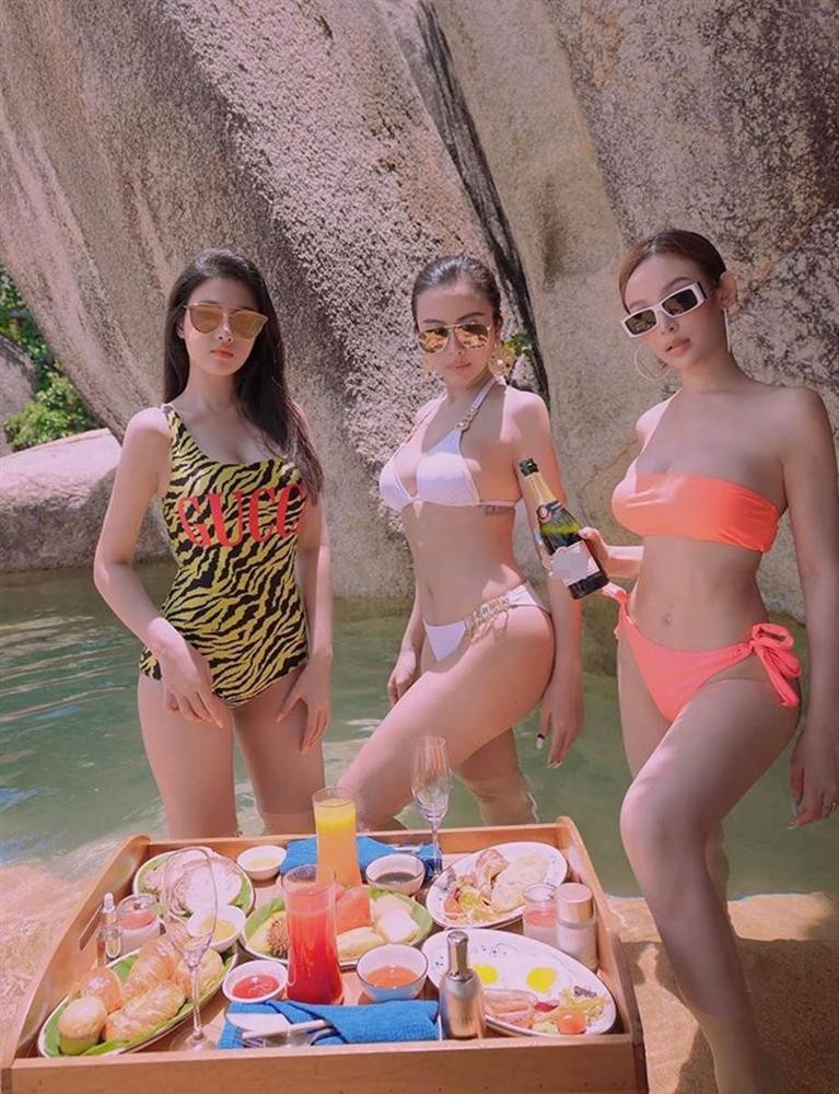 Em gái Huyền Baby gia nhập đường đua diện bikini, bất phân thắng bại với chị gái-4