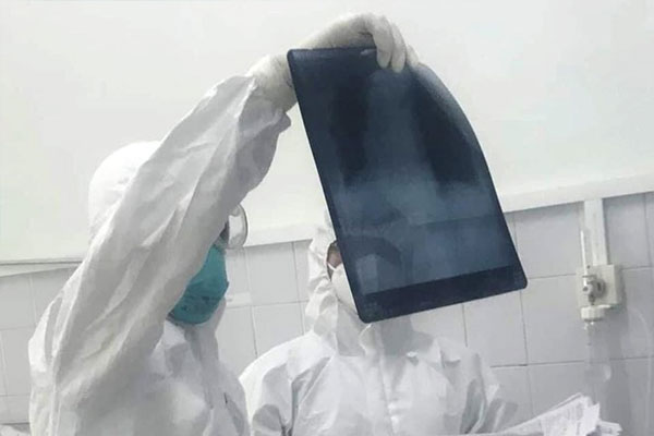 5 người trong một gia đình mắc COVID-19, trong đó có bé gái hơn 1 tháng tuổi-1