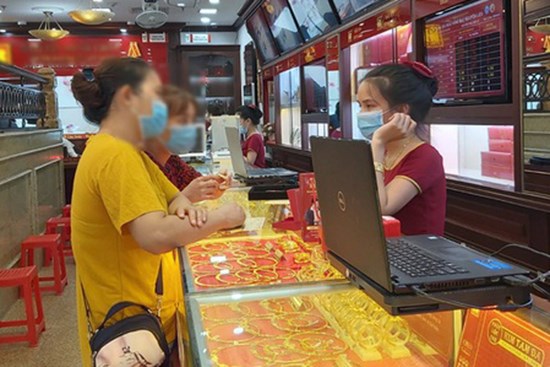 Sợ tháng cô hồn và Covid-19: Bán chuỗi phở bò mua vàng phòng thân