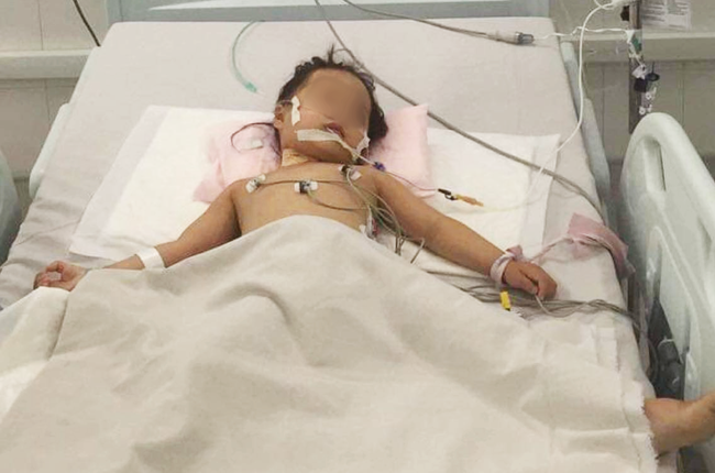Chạy ECMO cứu bé gái 3 tuổi nôn ói hàng chục lần, truỵ tim mạch vô cùng nguy kịch-1