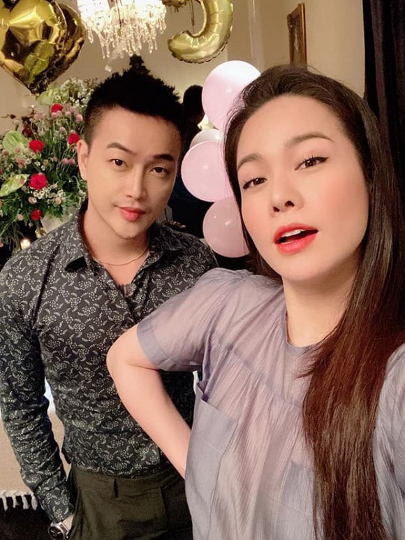 Cuối cùng cũng phát hiện đoá hoa Yêu em của TiTi trong đống quà sinh nhật Nhật Kim Anh rồi đây!-4