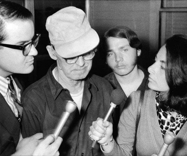 Cuộc đời bé gái người rừng, bị trói vào ghế suốt 13 năm-3