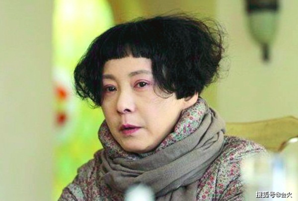 Mỹ nhân Hồng Lâu Mộng: Suốt 23 năm được chồng hơn 13 tuổi cưng chiều như công chúa, nhưng ở tuổi 42 buộc phải trưởng thành-7