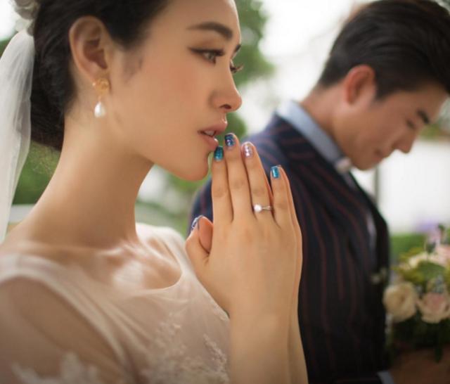 Trong đám cưới, mẹ chồng đưa ra hai quy tắc, con dâu mỉm cười rồi lặng lẽ bước ra cửa rời đi trong sự sửng sốt của mọi người-1