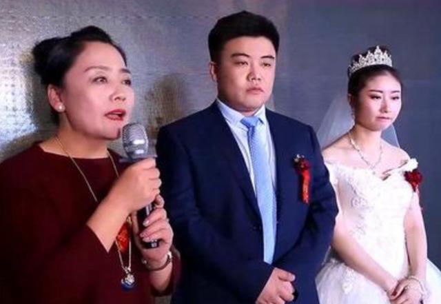 Trong đám cưới, mẹ chồng đưa ra hai quy tắc, con dâu mỉm cười rồi lặng lẽ bước ra cửa rời đi trong sự sửng sốt của mọi người-2