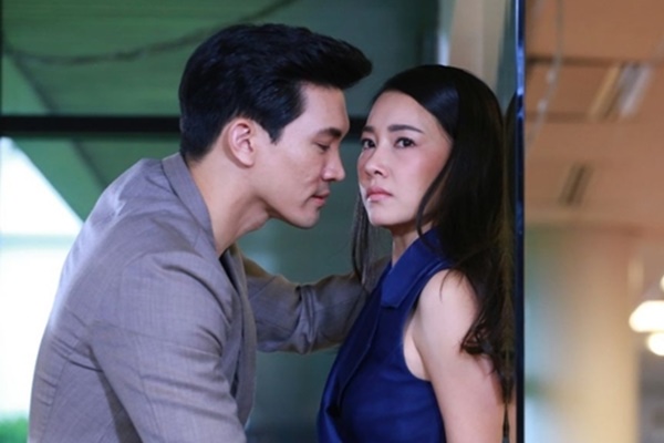 Vợ đột ngột mang về bức ảnh một mình mặc váy cô dâu bên con, chồng tức giận chất vấn thì cô đủng đỉnh trả lời khiến anh cúi gằm xấu hổ-3