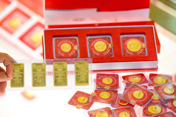 Giá vàng hôm nay 19/8: Áp lực chốt lời, vàng quay đầu giảm sâu-2