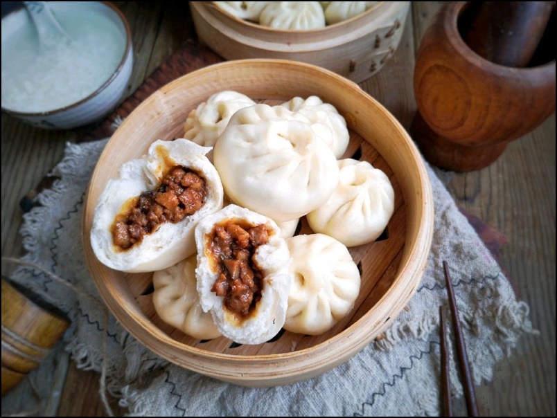 Hạn chế ra ngoài, các mẹ làm bánh bao nhân thịt để cả nhà ăn sáng vừa ngon vừa đủ chất nhé!-4