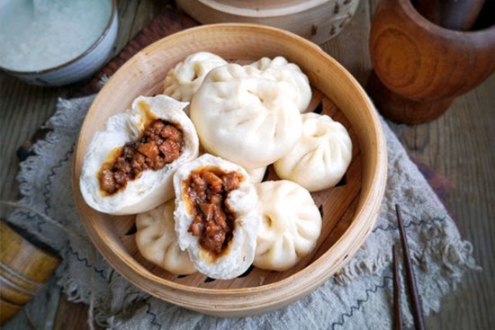 Hạn chế ra ngoài, các mẹ làm bánh bao nhân thịt để cả nhà ăn sáng vừa ngon vừa đủ chất nhé!