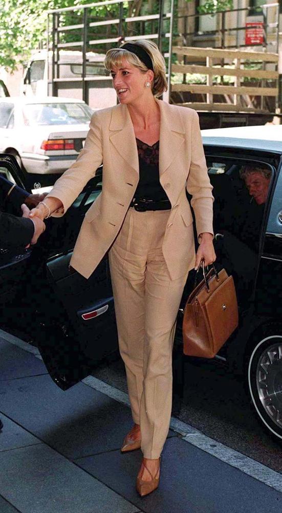 Lên đồ theo style của công nương Diana, cô nàng này ngộ ra được bao nhiêu chân lý mặc đẹp-11