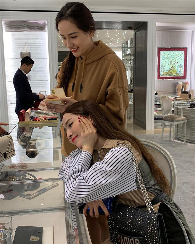 Cách cư xử khác thường của Mai Phương Thuý với các đồng nghiệp nữ-5