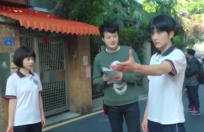 Lộ hậu trường Lấy danh nghĩa người nhà: Anh nhỏ Trương Tân Thành lấy nước mắt là thế nhưng đời thực tấu hài cực mạnh-5