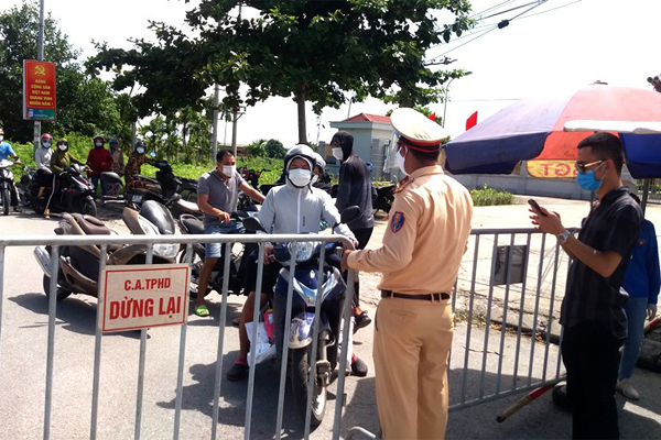 Hà Nội phong tỏa nơi ở của người phụ nữ nhiều lần đi liên hoan với công ty chồng trước khi được phát hiện mắc COVID-19-5