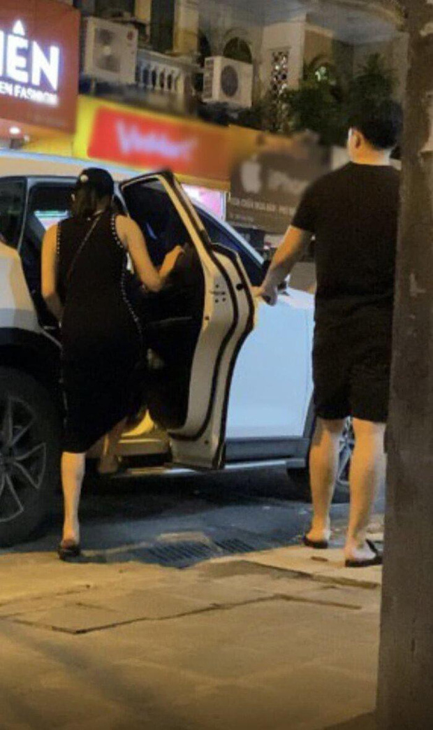 Chia sẻ đầu tiên của Lệ Quyên sau khi bị bắt gặp đi cùng trai trẻ: Được tặng hoa, được nâng niu-2