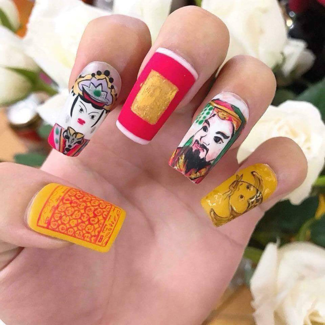 Làm đẹp tháng cô hồn: nam nhuộm tóc nén nhang, nữ làm móng vàng mã-2