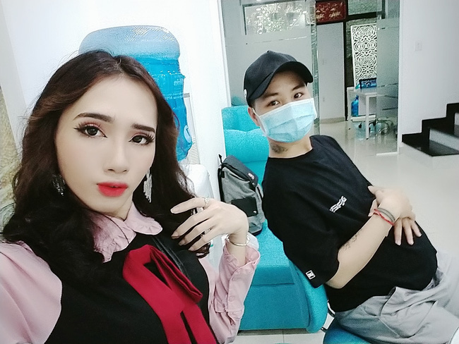 Người đàn ông Việt Nam đầu tiên mang thai kể chi tiết về ngày đi đẻ: 15 y bác sĩ vây xung quanh, đau như muốn rơi nội tạng ra ngoài-3