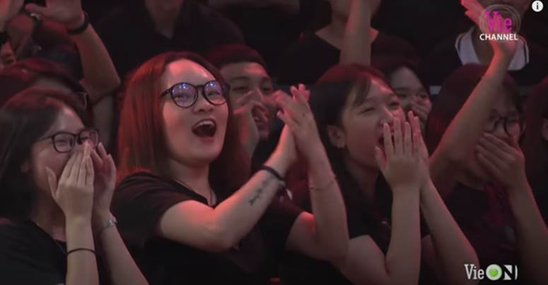 Cô gái xuất hiện nhiều nhất Rap Việt dù không phải thí sinh, dân tình nghi anh quay phim crush chị này-5