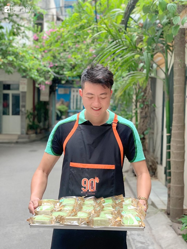 Tranh thủ mùa cốm, chàng thanh niên Hà Nội tự mày mò làm bánh dẻo cốm, bán cả vài trăm chiếc/ngày-1