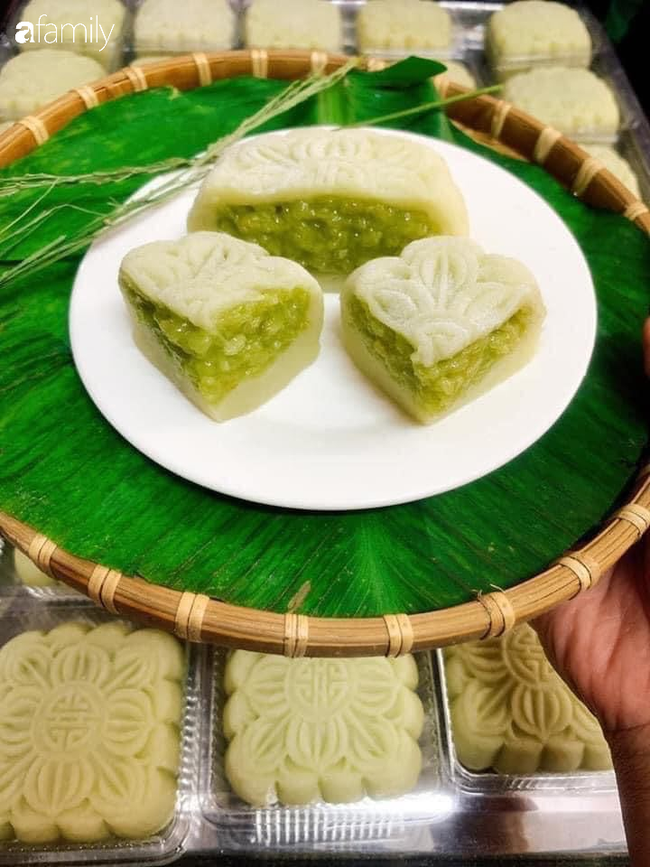 Tranh thủ mùa cốm, chàng thanh niên Hà Nội tự mày mò làm bánh dẻo cốm, bán cả vài trăm chiếc/ngày-11