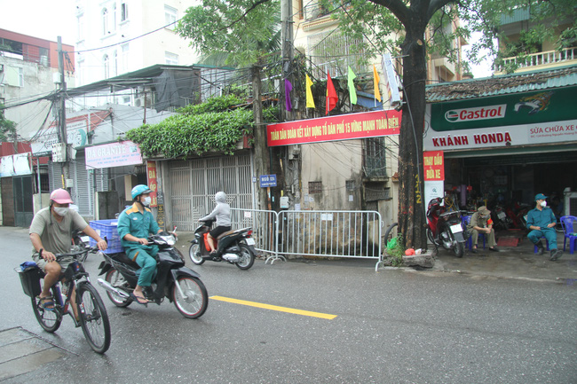 Hà Nội phong tỏa nơi ở của người phụ nữ nhiều lần đi liên hoan với công ty chồng trước khi được phát hiện mắc COVID-19-1