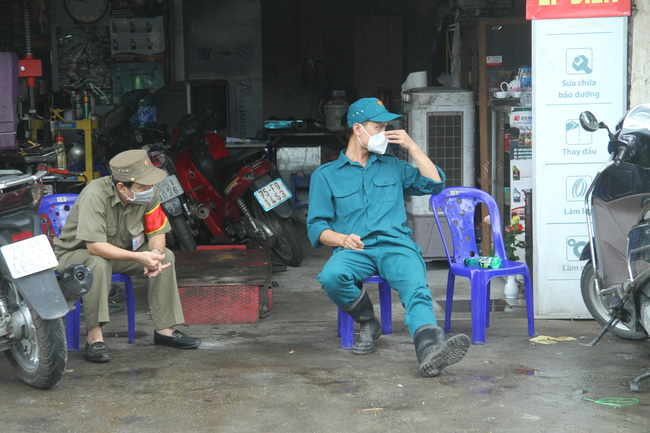 Hà Nội phong tỏa nơi ở của người phụ nữ nhiều lần đi liên hoan với công ty chồng trước khi được phát hiện mắc COVID-19-2