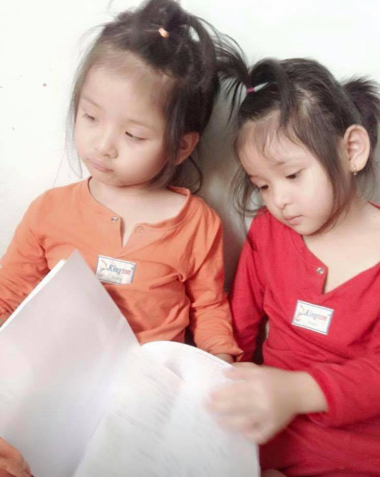 Cặp sinh đôi 9 tuổi gây sốt vì gương mặt quá giống Hương Giang-4