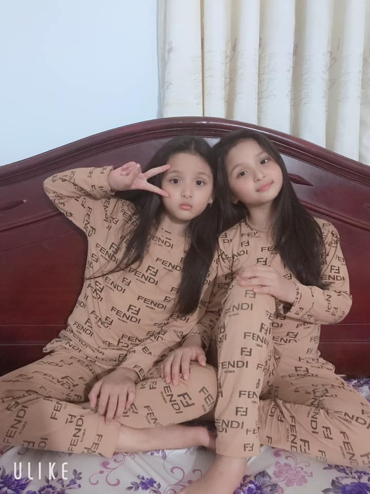 Cặp sinh đôi 9 tuổi gây sốt vì gương mặt quá giống Hương Giang-7