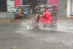 Bão số 4 lao thần tốc vào đất liền, miền Bắc hứng mưa tầm tã nguy cơ ngập lụt-2