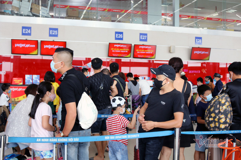 Giá vé máy bay lại rẻ bèo, hàng không kêu cứu-3