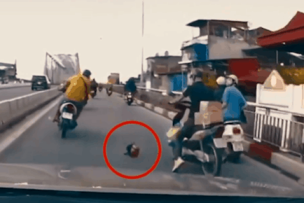 Tài xế nghi say rượu lái xe tông bị thương bé gái nhưng mặc kệ, còn tự nhận là công an quát nạt người đi đường rồi rồ ga bỏ chạy-3