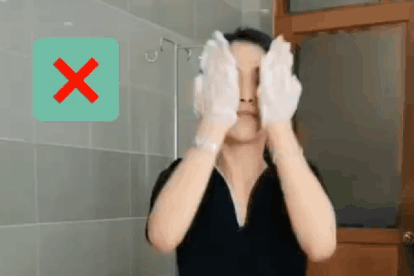 4 thói quen rửa mặt tưởng vô hại nhưng lại hủy hoại làn da mà nhiều nàng mắc phải, bảo sao da mãi chẳng đẹp lên-4