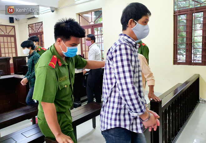 Gã người tình của mẹ bạo hành bé gái 7 tuổi, ông ngoại nuôi nghẹn ngào tại tòa: Mẹ nó đã bỏ rồi, mình không thương sao được-5