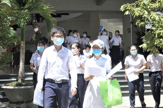 Thầy giáo mắc Covid-19 ở Quảng Nam: Dự bế giảng, liên hoan lớp, coi thi tốt nghiệp THPT, dạy kèm, chăm vợ tại BV Đà Nẵng