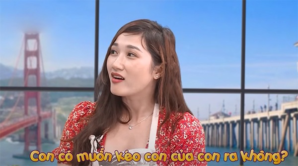 Đang đẻ nghe bác sĩ nói một câu, cô gái Việt ngồi bật dậy lôi con ra khỏi bụng-5