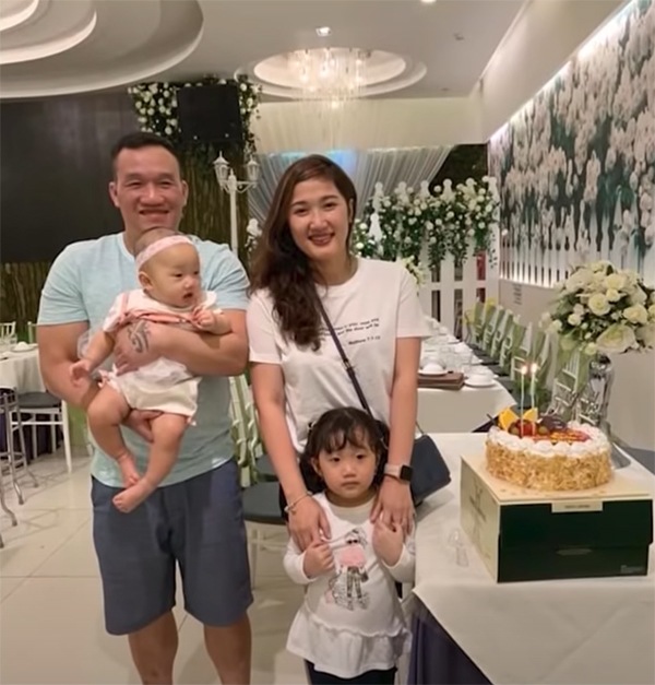 Đang đẻ nghe bác sĩ nói một câu, cô gái Việt ngồi bật dậy lôi con ra khỏi bụng-9