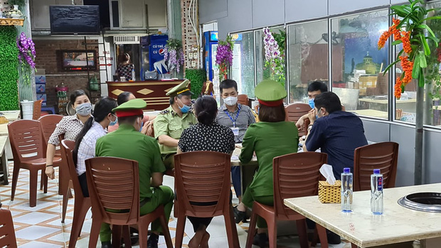 Bắt cô gái quỳ xin lỗi vì bóc phốt” thức ăn có sán: Quán nướng bị cơ quan chức năng kiểm tra, phát hiện hàng loạt sai phạm ngay trong đêm-3