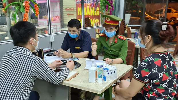 Bắt cô gái quỳ xin lỗi vì bóc phốt” thức ăn có sán: Quán nướng bị cơ quan chức năng kiểm tra, phát hiện hàng loạt sai phạm ngay trong đêm-4