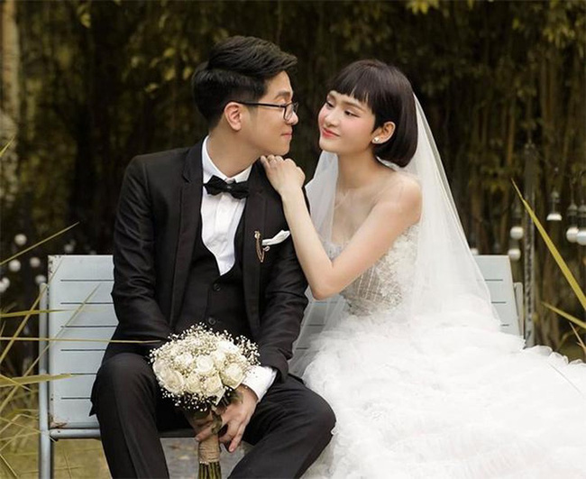 Pha trình diễn như phá đám cưới của cô gái trẻ khiến anh đệm đàn cũng thở dài ngao ngán: Em hát tone nào để anh còn đánh?-1