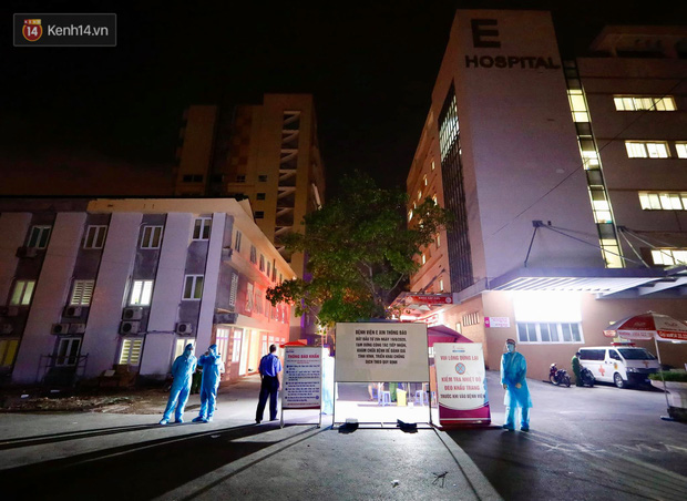 Ảnh, clip: Bệnh viện E phong tỏa trong đêm, chuẩn bị kịch bản xấu nhất-1