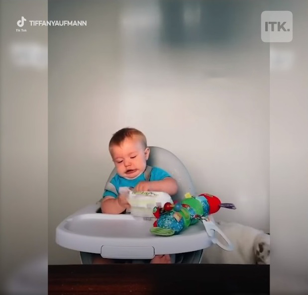 Bố mẹ nào cũng liên tục mua đồ chơi mới cho con nhưng trẻ nhỏ có thực sự thích hay không, xem clip này sẽ rõ-2