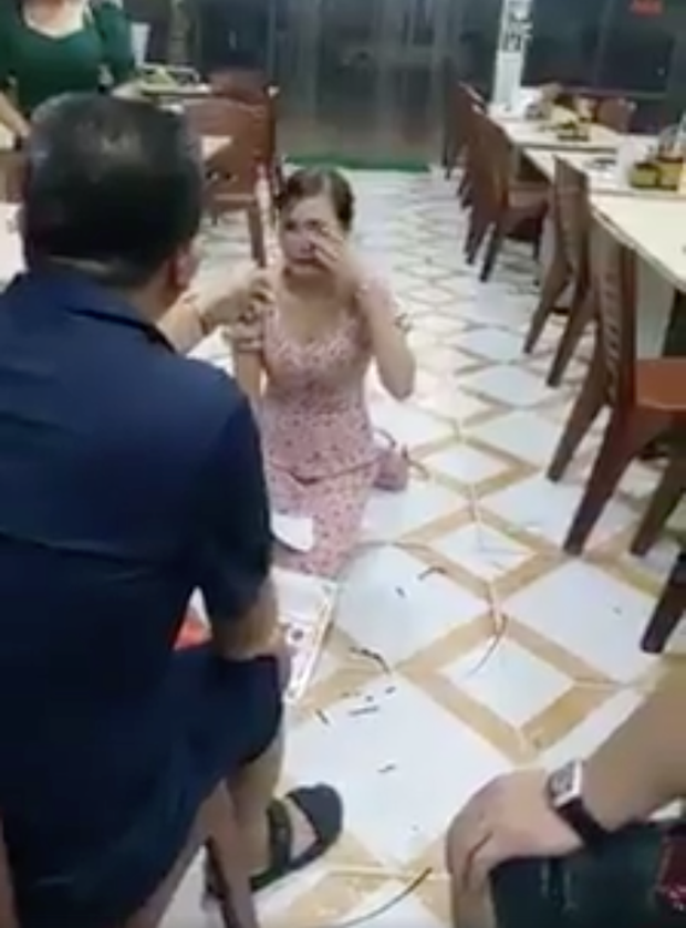 Cô gái bị bắt quỳ gối trong quán nướng phải nhập viện vì quá sợ hãi-2