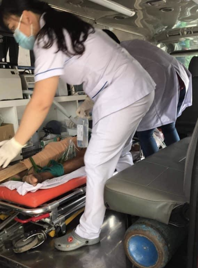 Người đàn ông bị rắn hổ chúa nặng 4,5kg cắn, tay vẫn nắm chặt đầu rắn vào viện giờ ra sao?-2