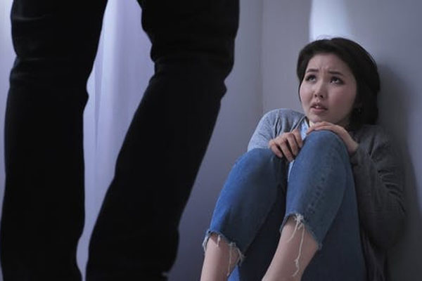 Giữa đêm tối, tôi phải bế con đi trong nước mắt vì một câu xỉa xói, vu oan của hàng xóm-1