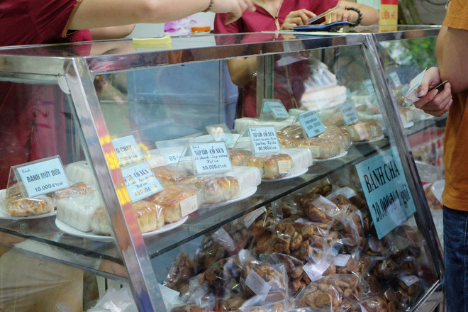 3 hàng bánh trung thu nổi tiếng ngon rẻ, khách xếp hàng như thời bao cấp-1