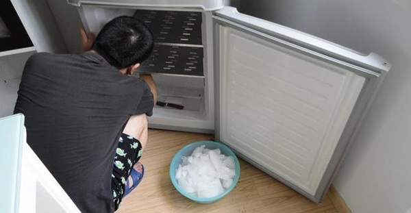 Tủ lạnh bị đóng đá ngăn mát, cho ngay bát nước này vào chỉ vài phút sau hiệu quả đáng kinh ngạc-8