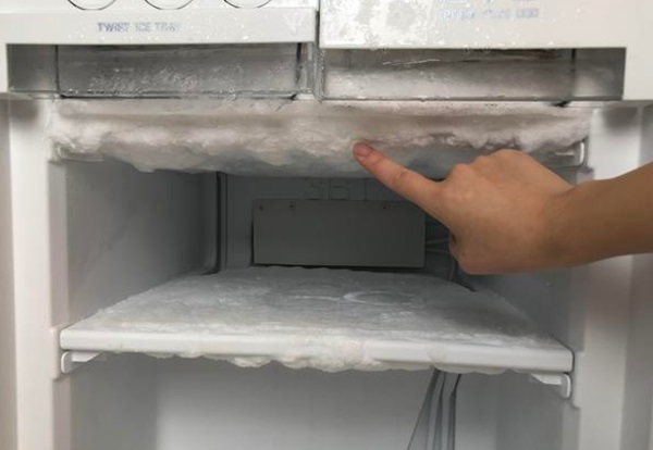 Tủ lạnh bị đóng đá ngăn mát, cho ngay bát nước này vào chỉ vài phút sau hiệu quả đáng kinh ngạc-3