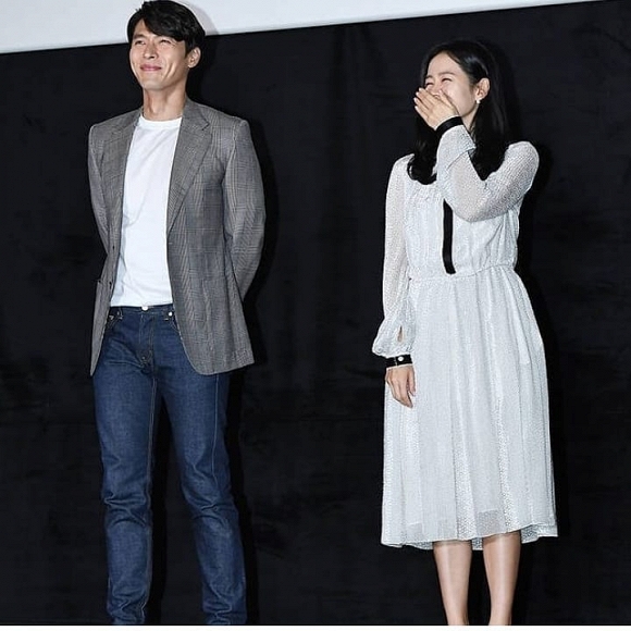 Hyun Bin - Son Ye Jin diện đồ ton-sur-ton tình bể bình-14