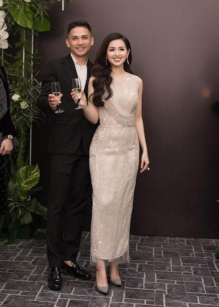 Trên đời luôn có một người như chồng Tâm Tít, gắng sức chụp ảnh cho vợ đến trẹo cả xương sống, chuẩn doanh nhân bên ngoài nhiều tiền bên trong chiều vợ-4