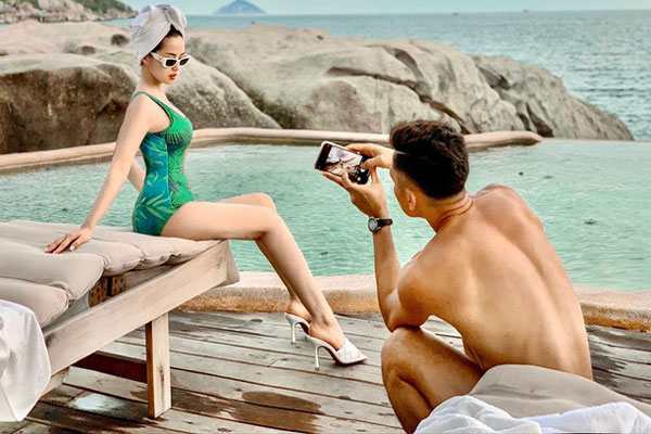 Danh tính cô gái Sài Gòn ra tay giúp đỡ, đưa người xe ôm nghèo đi mua điện thoại mới-7